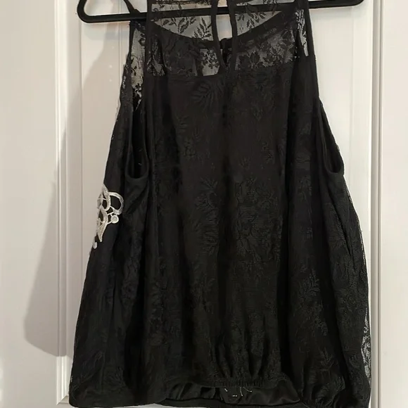 Top - Picture 2 of 3